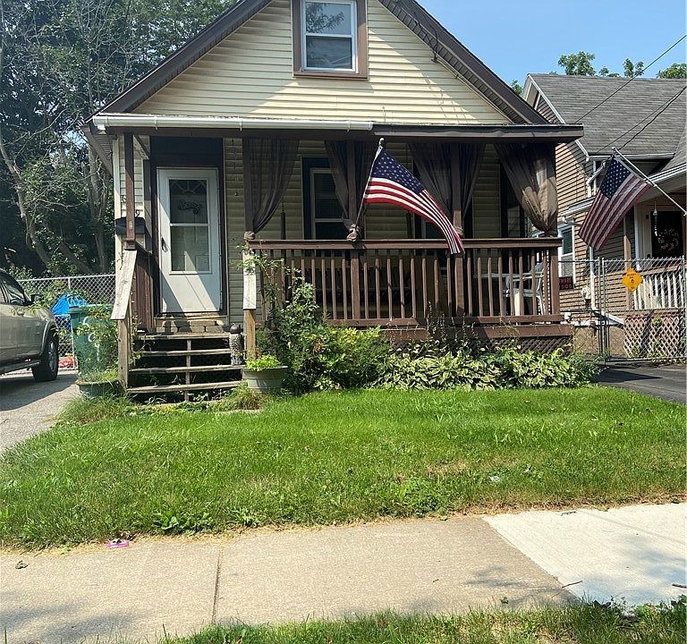 1st image of 609 Glide St