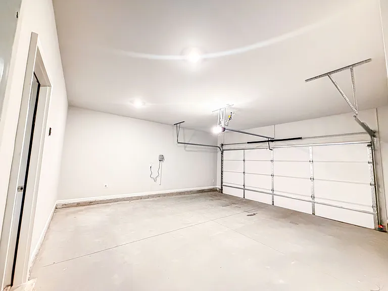 628 Sidney Ct — Photo 84