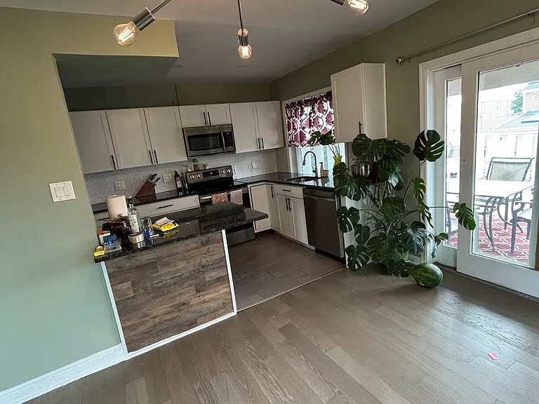 1105 Bryan St — Photo 4