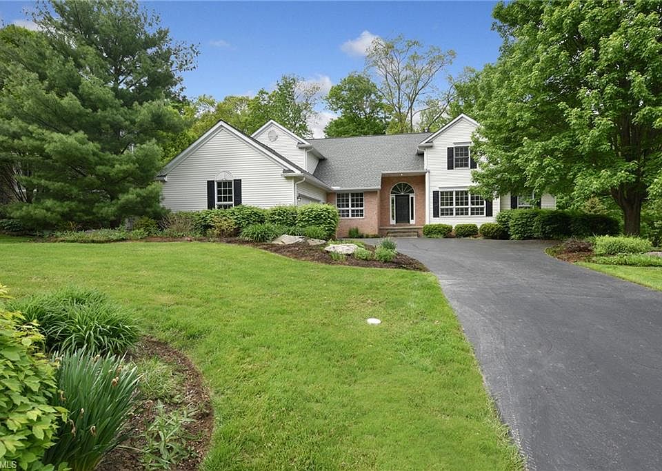 1st image of 8100 Bainbrook Dr
