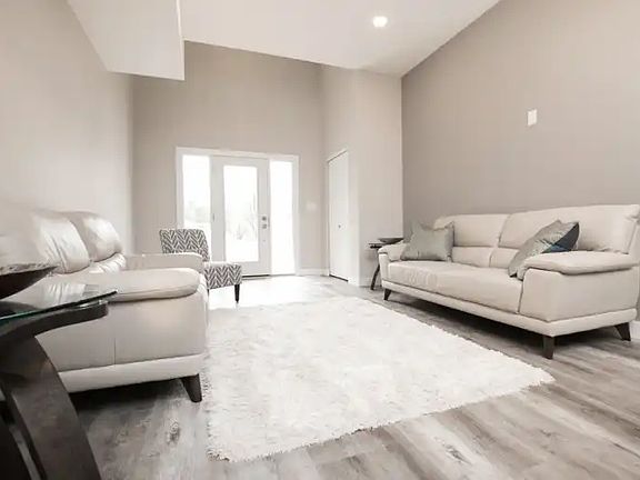 4th image of 5717 Roblin Blvd #2