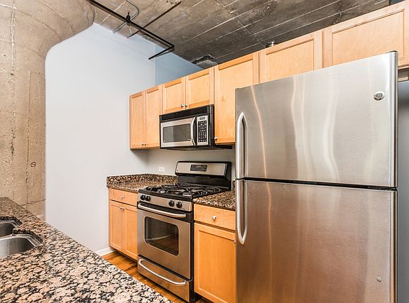 5th image of 1000 W 15th St #Gu162