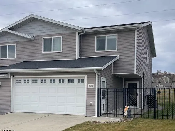 1304 Sorrento Cir, Bismarck, ND 58501