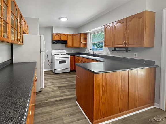 3rd image of 8376 Wiswell St