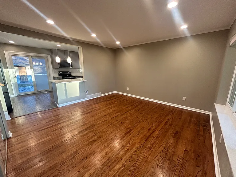 1210 Kenilworth Pl — Photo 4