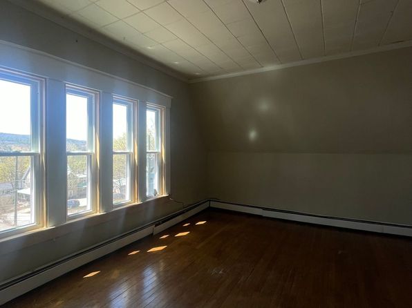 21 Pleasant St., 21 Pleasant St APT 4, Franklin, NH 03235