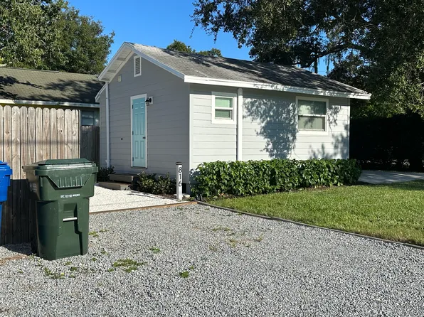 816 10th St SW, Largo, FL 33770