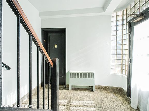 4th image of 585 Castleton Ave APT 1C