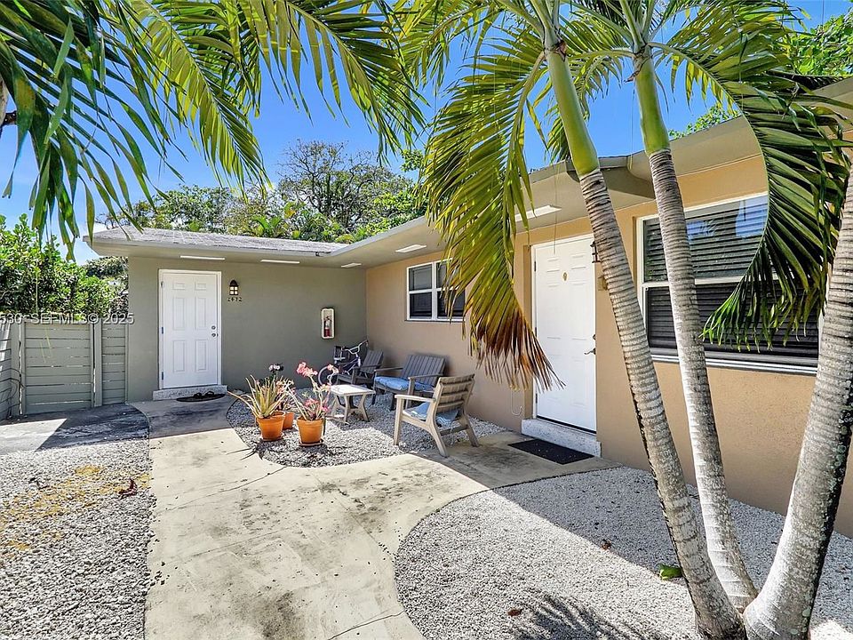 1st image of 2470 NE 182nd Ter