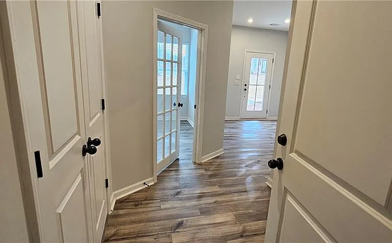 908 Colton Dr — Photo 8