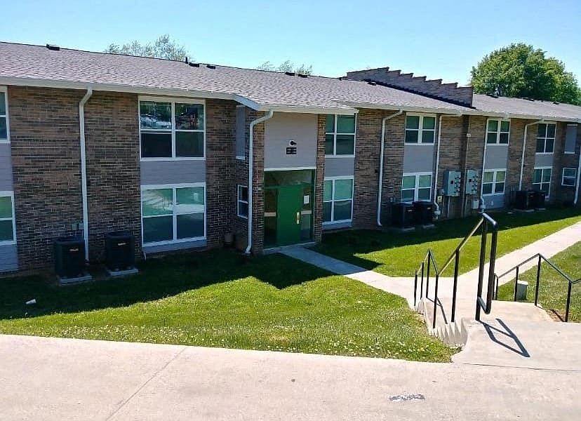 1st image of 1001 Marion Manor Dr #2B-2Ba-827Sqft