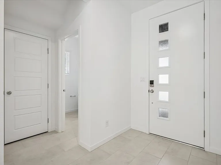 311 Mount Tyndall St — Photo 5