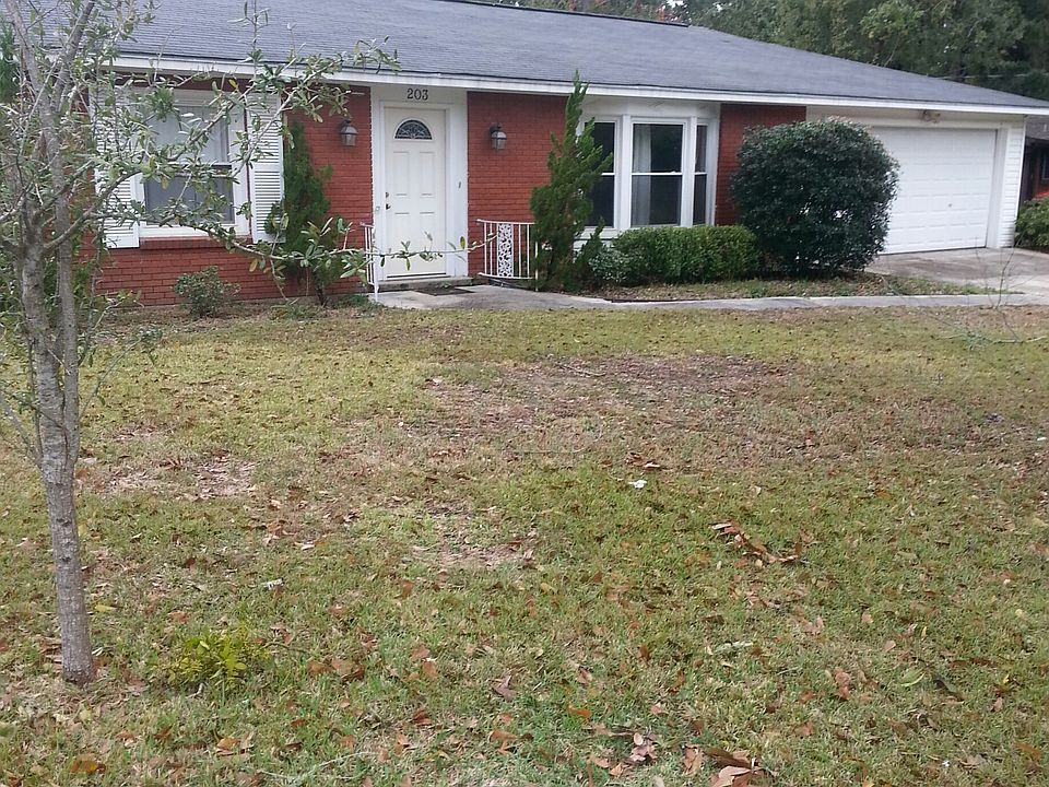 1st image of 203 Oak Park Dr