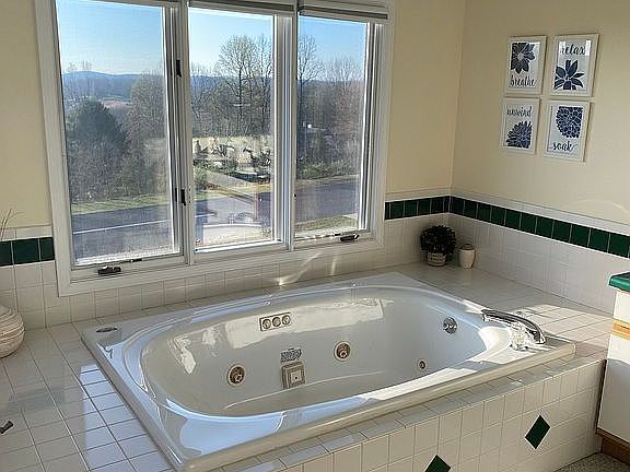 5th image of 146 Skyline Knoll Ln #2