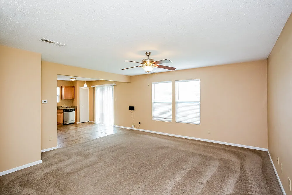 3 bed, 2.5 bath, 1516 sqft, $1,900 — Photo 3