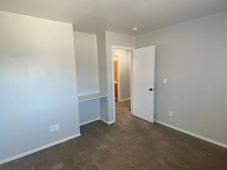 1207 S Ivy St — Photo 37