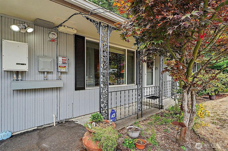 4th image of 2016 Sycamore Street SE