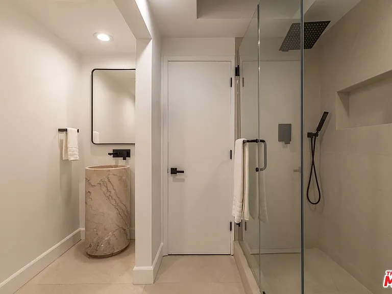 624 N Beverly Dr — Photo 26