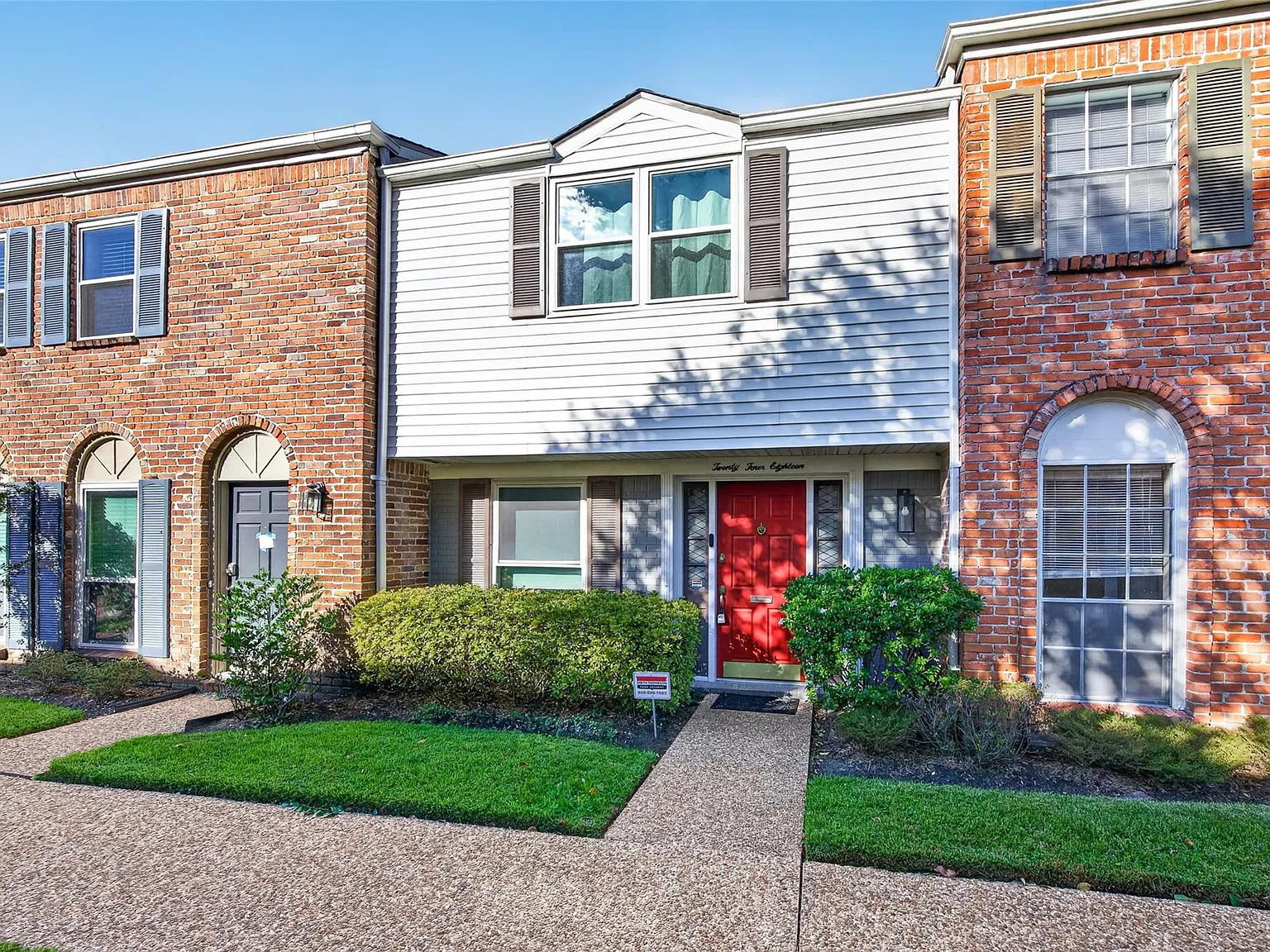 2 bed, 1.5 bath, 1444 sqft, $2,300 — Photo 3