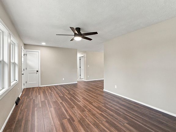 5th image of 3301 S Terry Ave