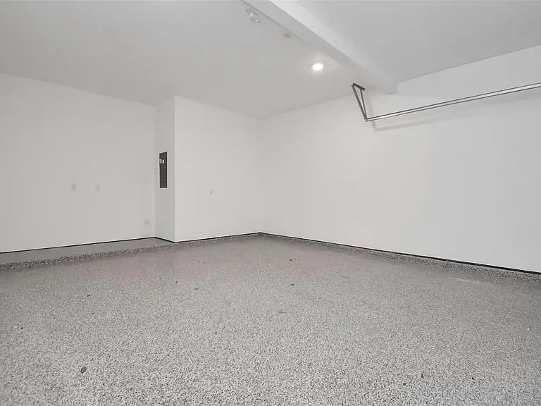 5718 Beall St #A — Photo 13