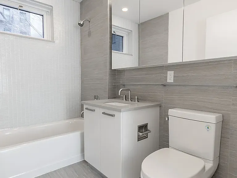 501 E 74th St #17B — Photo 4