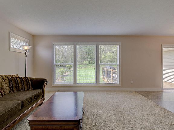4th image of 839 Soren Ct SE