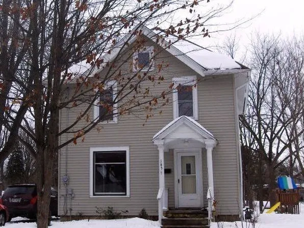 145 Eagle Lake Ave, Mukwonago, WI 53149