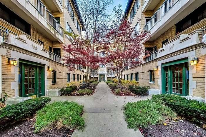 1st image of 4310 N Clarendon Ave APT 1020