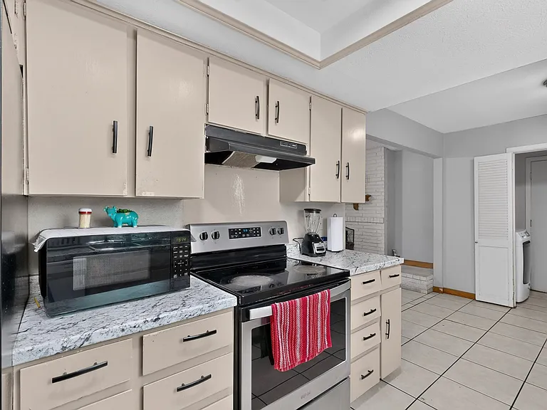 1514 Douglas Dr — Photo 20