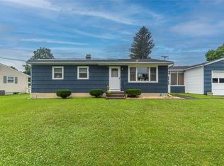 2 Flamingo Dr, Poughkeepsie, NY 12601