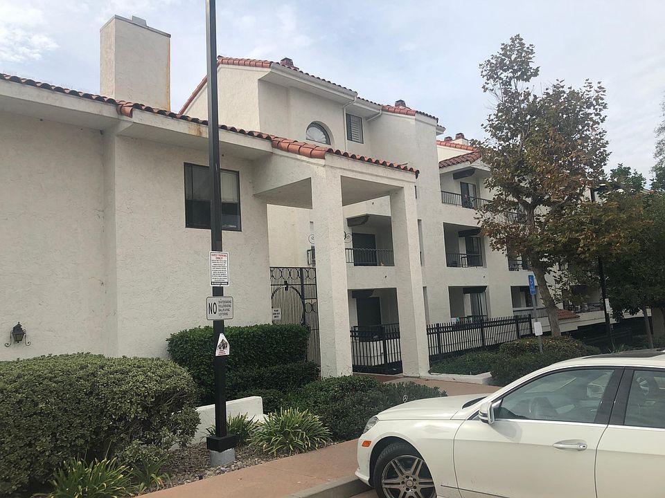 2nd image of 3525 Lebon Dr Unit 205