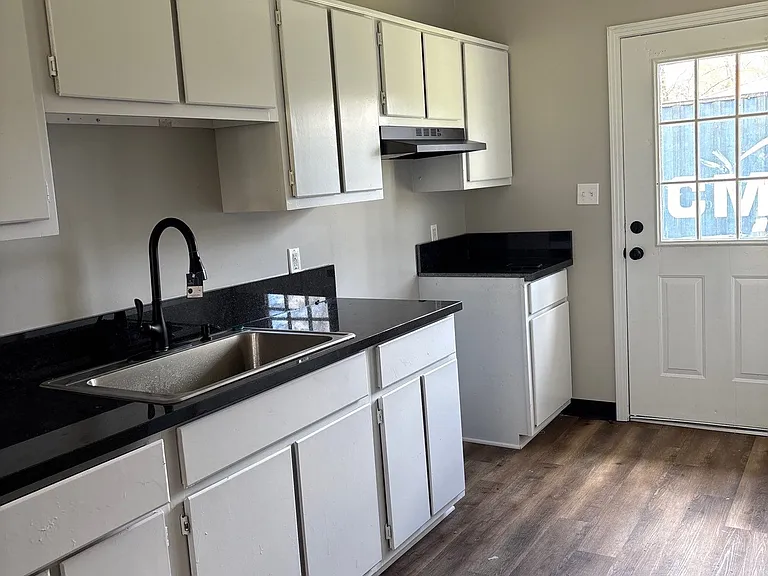 429 N Wilson Ave — Photo 6