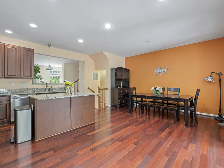10745 Hillingdon Rd — Photo 42