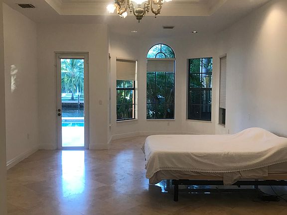 5th image of 264 S Island Dr #1