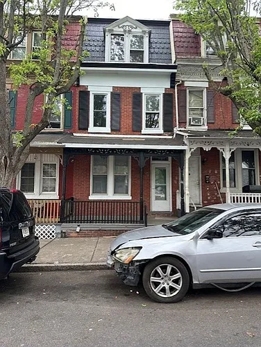 137 Hoerner St Photo 1