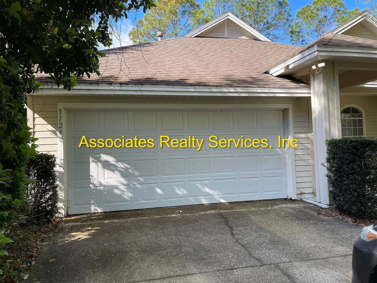 Carlton Court In Haile Plantation- Move In Ready! — Photo 4