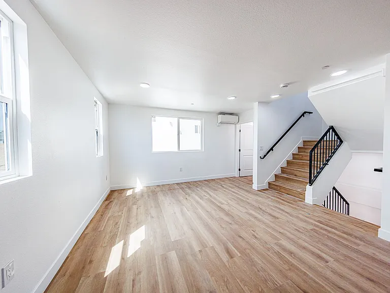 Huge 2, 3 & 4 Bed 2026 Townhomes — Photo 25