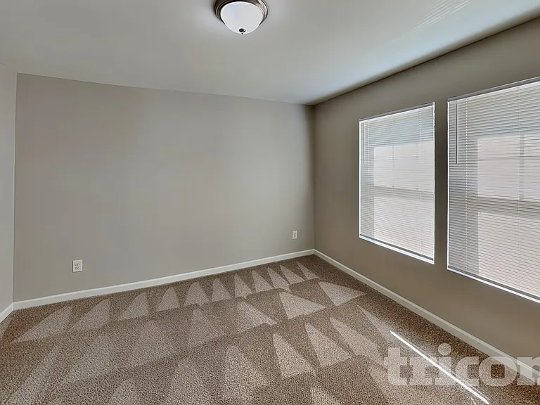 5633 Idlewild Rd N — Photo 11