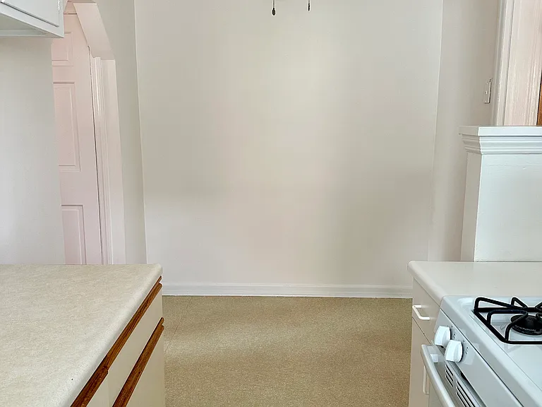 588 Franklin Ave #4 — Photo 4