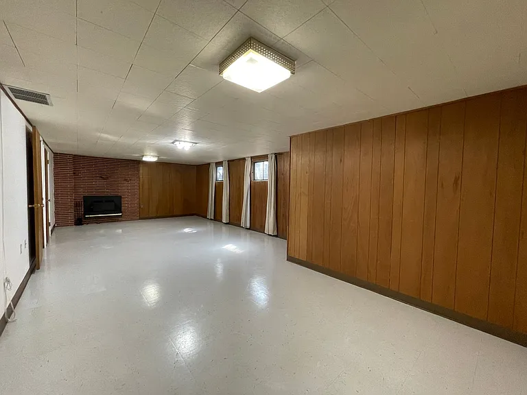 5630 N Greenwood Blvd — Photo 14