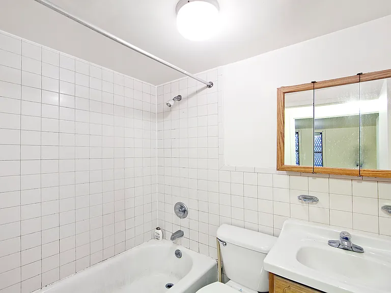 355 E 10th St #BB — Photo 7