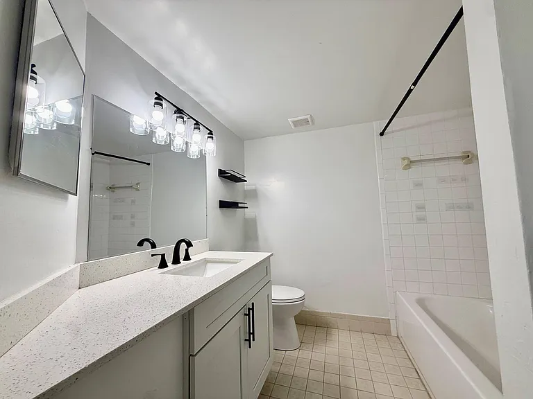9633 Riverside Dr #E2 — Photo 3