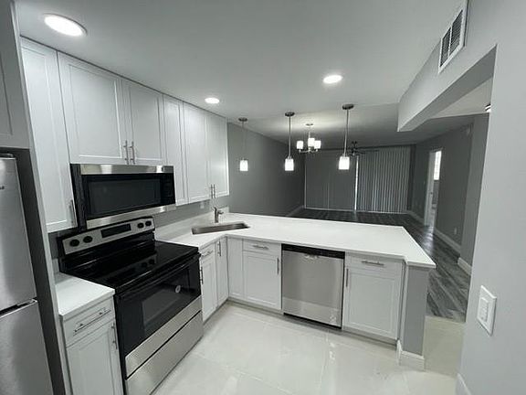 5th image of 6001 NW 61st Avenue #209