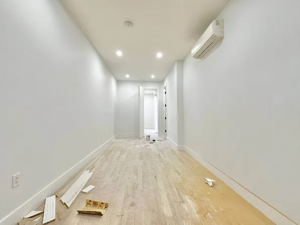 828 Hart Street image 7 of 10