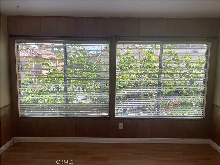 518 Geneva Ave — Photo 3