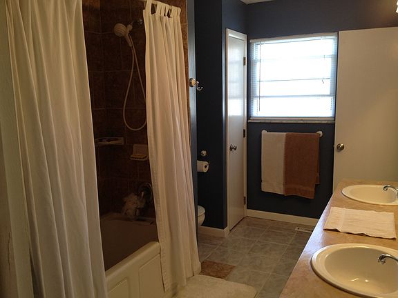 3rd image of 1892 Shaw Cir