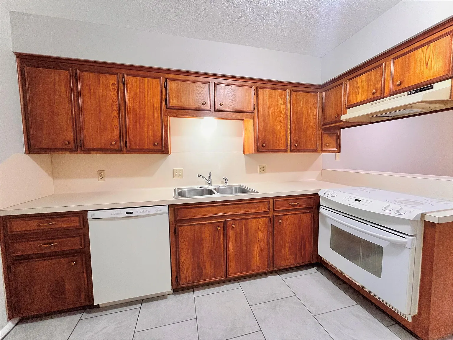2 bed, 1.0 bath, 927 sqft, $1,100 — Photo 2