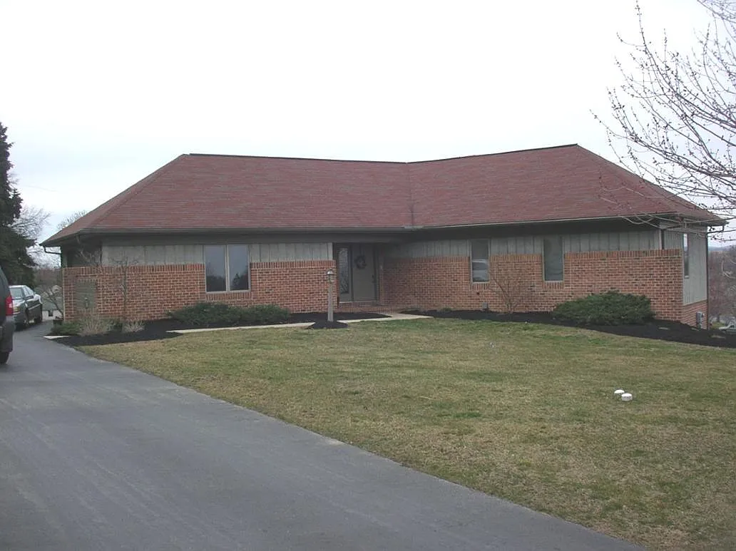 1221 Empire Cir photo 1