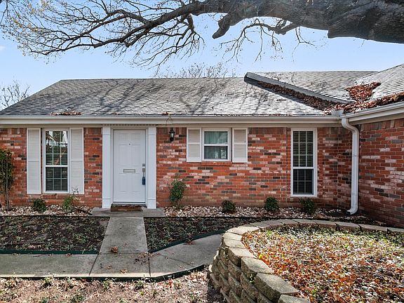 3rd image of 1049 Roaring Springs Rd #1049